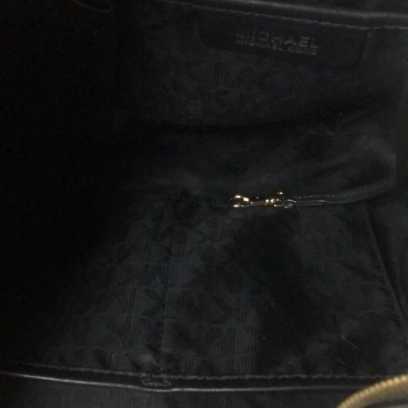 MICHAEL KORS black leather shoulder handbag. - Picture 12 of 15